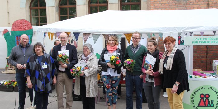 Mitglieder des Lokalen Bündnisses für Familie auf dem Hof der Erfurter Volkshochschule am Samstag, d. 30. April 2016.