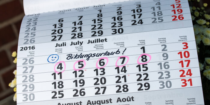 Kalenderblatt mit der Aufschrift "Bildungsurlaub"