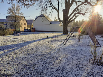 verschneiter Spielplatz