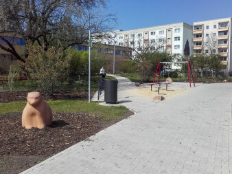 Spielplatz mit Doppelschaukel