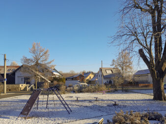 verschneiter Spielplatz