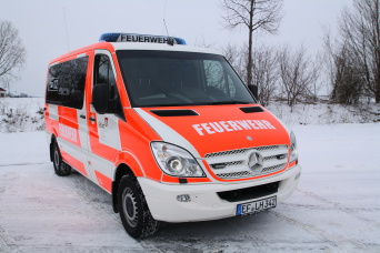 Foto: Einsatzleitwagen der Feuerwehr Erfurt (ELW 1) © Stadtverwaltung Erfurt Kleinbus mit Sondersignaleinrichtung, Durchsagemöglichleit, Kommunikationstechnik und feuerwehrtechnischer Beladung.