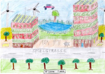 Spielstraße, Spielplatz, begrünte Hochhäuser mit Solardach, Windräder und fliegenden Automobilen