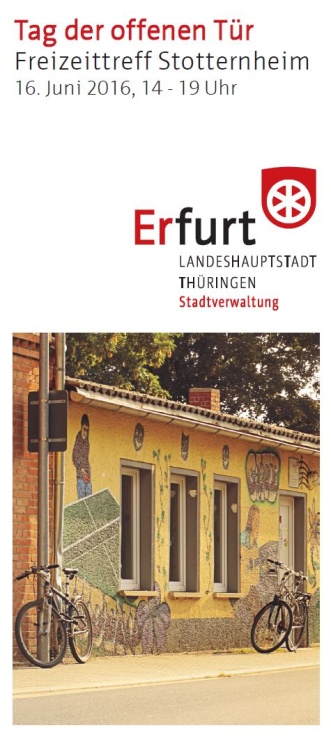 Titelblatt Freizeittreff Stotternheim Das Titelblatt des Flyers „Tag der offenen Tür“ im Freizeittreff Stotternheim zeigt eine Außenaufnahme des Gebäudes, an den zwei Fahrräder gelehnt sind.