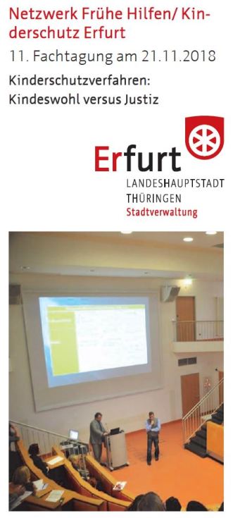Titelbild 11. Fachtag Netzwerk Fruehe Hilfen Titelbild zeigt mit Menschen gefülltes Auditorium