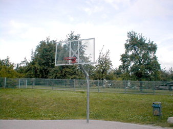 Basketballkorb mit Ständer