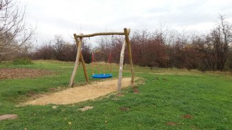 blauer Ring als Nestschaukel