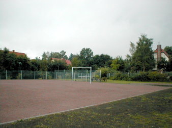 Bolzplatz mit Tor