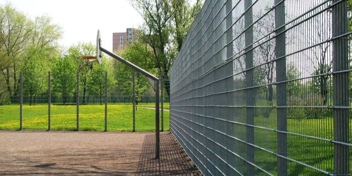 Interner Verweis: Bolzplatz mit Basketballanlage in der Hanoier Straße im Erfurter Stadtteil Berliner Platz