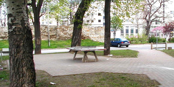 Foto: Tischtennisplatz Johannesmauer: Tischtennisplatte © Stadtverwaltung Erfurt Tischtennisbereich mit Platte aus Beton