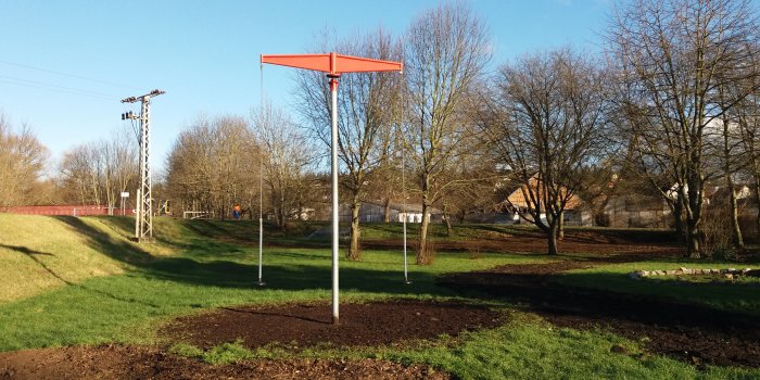 Foto: Spielplatz Am Wehr: Schaukel © Stadtverwaltung Erfurt Schaukel mit zwei sitzen zum Drehen