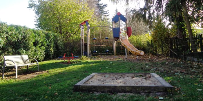 Interner Verweis: Kombi-Spielanlage und Sandkasten auf dem Spielplatz Bienstädter Tor im Erfurter Ortsteil Töttelstädt