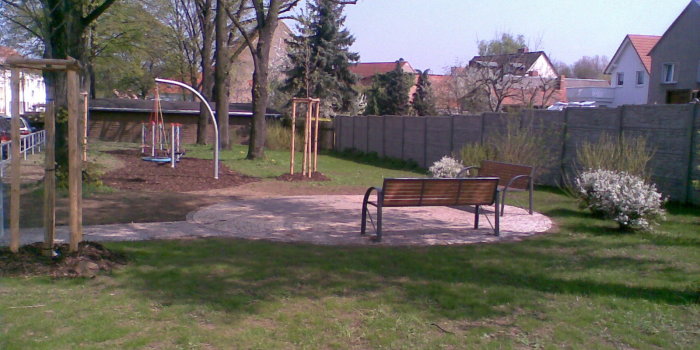 Foto: Spielplatz Am Kanal © Stadtverwaltung Erfurt Hängematten, Kletterelemente und Sitzbank