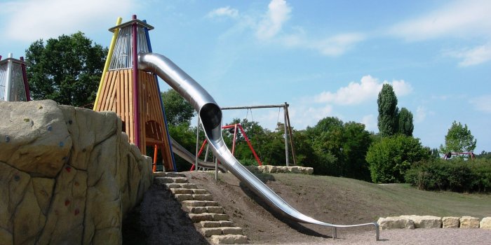 Foto: Spielplatz Mühlgraben: Kombi-Spielanlage © Stadtverwaltung Erfurt Kletterturm mit Röhrenrutsche