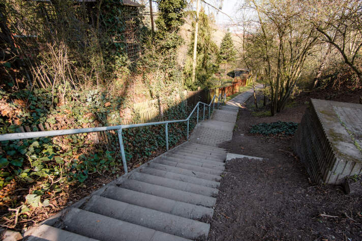 Das Bild zeigt die Treppenanlage am Muldenweg
