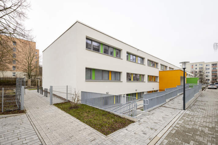 Das Foto zeigt den Eingangsbereich des Kinder- und Jugendhaus Drosselberg im Dezember 2024