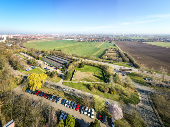 Das Bild zeigt den ehemaligen Bolzplatz aus der Vogelperspektive (Blick aus Süden)