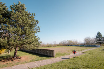 Das Bild zeigt den ehemaligen Bolzplatz aus der Fußgängerperspektive (Blick aus Südwest)
