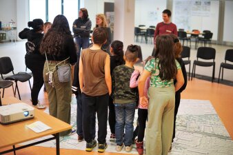 Kinder und Jugendliche sprechen im Workshop am 4. April über die Wettbewerbsergebnisse zur "Neuen Mitte"
