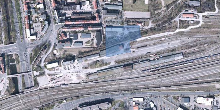 Luftbildaufnahme auf die Fläche des Planungswettbewerbes mit transparenter Farbfäche