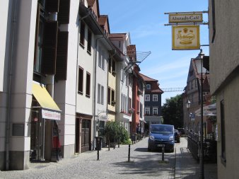 Fischersand: Straße mit Pollern