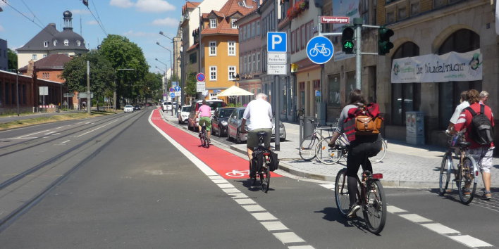 Foto: Radfahrstreifen in der Andreasstraße © Stadtverwaltung Erfurt Radfahrer benutzen Fahrradstreifen