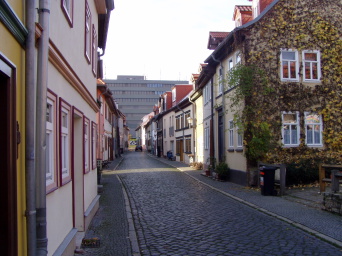 Es handelt sich um ein Foto der Glockengasse.