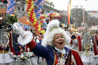 Gardistin beim Mainzer Fasching