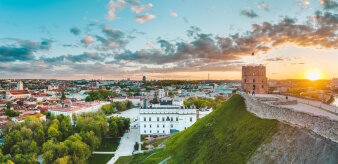 Gediminas Turm und Altstadt im Sonnenuntergang