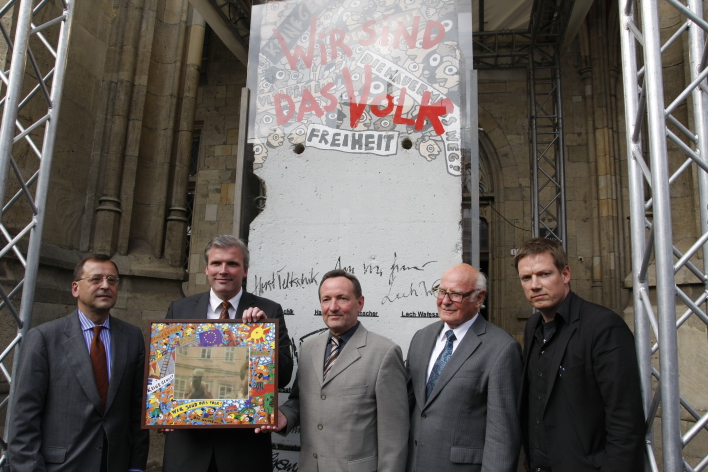 Foto - Dr. Heuchert, OB Bausewein, Dr. Poppenhäger, Altpropst Dr. Falcke und der Künstler Fischer-Art