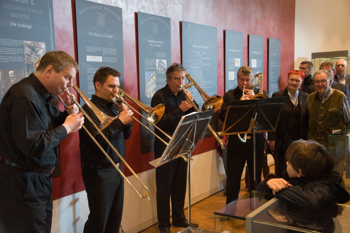 Musiker mit Horn und Posaune