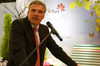 Der Erfurter Oberbürgermeister eröffnet die Ausstellung.