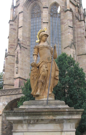 Foto: Minervabrunnen auf dem Domplatz © Stadtverwaltung Erfurt Ein Statue auf einem Brunnen