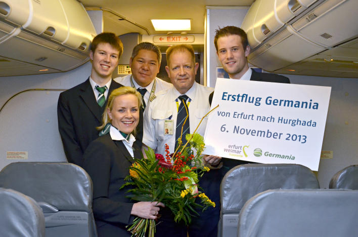 Crew der Berliner Fluggesellschaft Germania an Bord der Boing 737. 