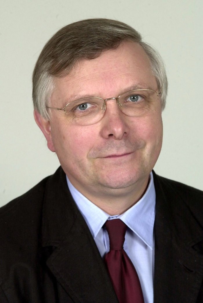 Bischof i. R. Axel Noack, Beauftragter des Rates für den missionarischen Dienst in der Kirche älterer Herr mit Krawatte