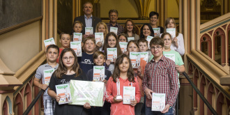 Erfurts Oberbürgermeister zeichnet Schülerinnen und Schüler der Regelschule „Am Steigerblick“ aus