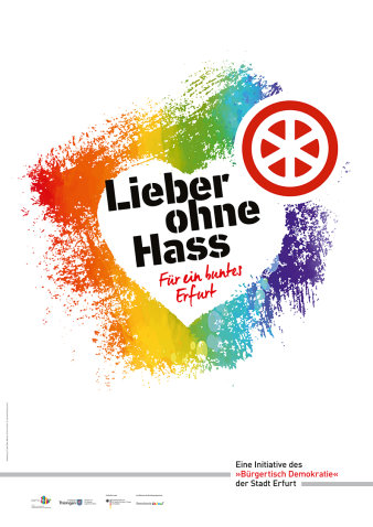 Das Plakat zeigt ein buntes Herz, in dem der Slogan "Für ein buntes Erfurt – Lieber ohne Hass" steht