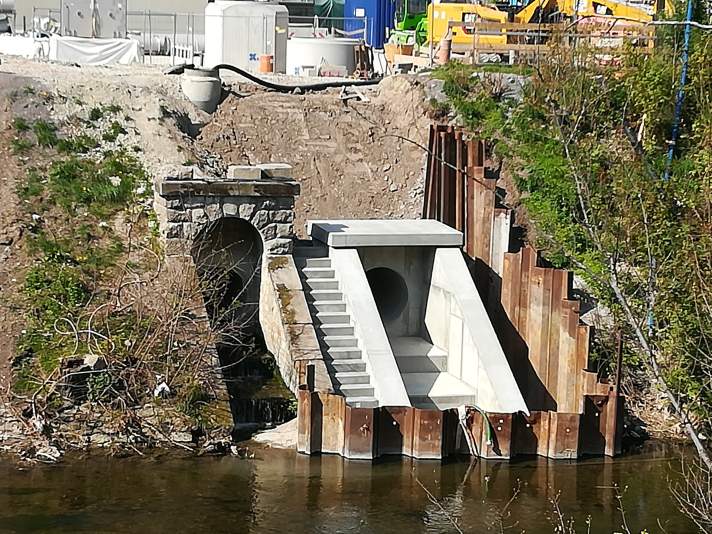 altes und neues in Bau befindliche Auslaufbauwerk