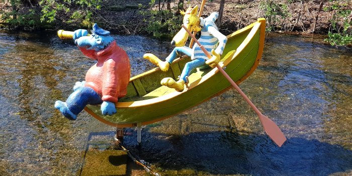 Foto: Käpt'n Blaubär und Hein Blöd © Stadtverwaltung Erfurt Zwei Figuren in einem Boot auf dem Breitstrom