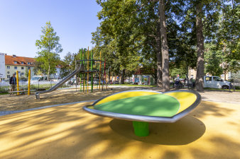 ein Spielgerät auf einem Spielplatz