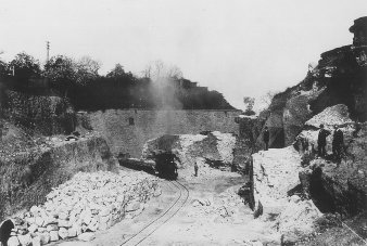 historische Aufnahme eines Straßenbaus