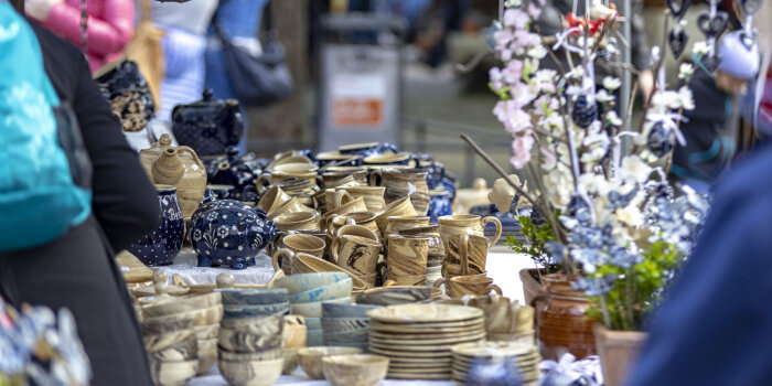 Töpferwaren auf dem Erfurter Töpfermarkt.