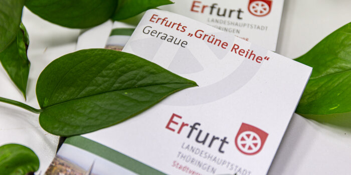 Foto: Erfurts "Grüne Reihe" zur Geraaue © Stadtverwaltung Erfurt Das Titelbild einer Broschüre mit dem Titel Erfurts "Grüne Reihe"
