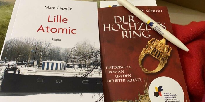 zwei Bücher: "Lille Atomic" von Marc Cepelle und "Der Hochzeitsring" von Henry Köhlert
