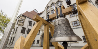 Gedenkglocke am Gutenberg Gymnasium