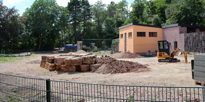 Baustelle in einem leeren Tiergehege