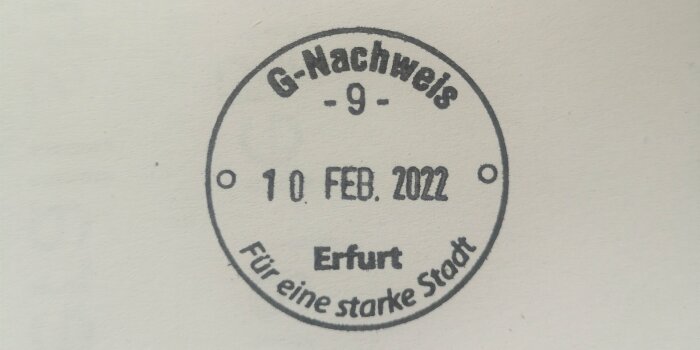 runder Stempel mit dem Schriftzügen "G-Nachweis", "Erfurt - Für eine starke Stadt" und dem tagesaktuellen Datum