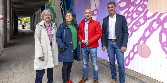 Abstrakte Pop Art an der Eisenbahnunterführung in der Schillerstraße