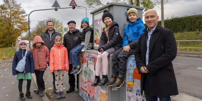 Bunter Messanhänger für einen sicheren Schulweg