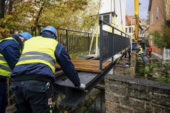 Arbeiter an einer Brücke